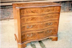 Serpentine Fronted Chest of Drawers